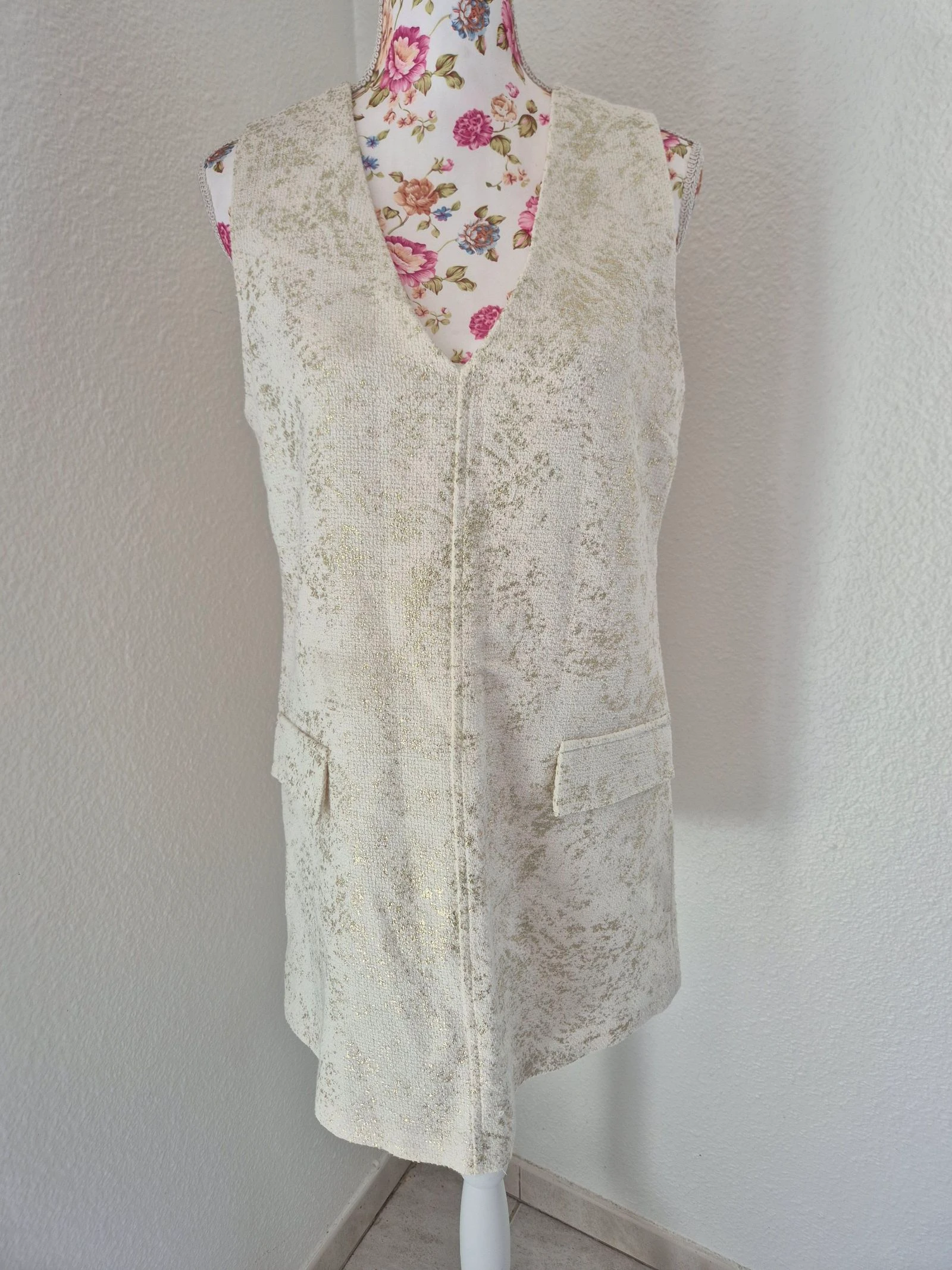 Robe droite Zara M 38 tweed écru et doré sans manches chic élégante soirée cérémonie